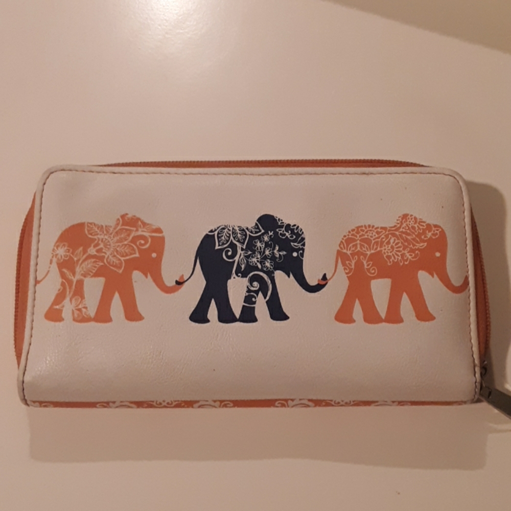 claires wallet